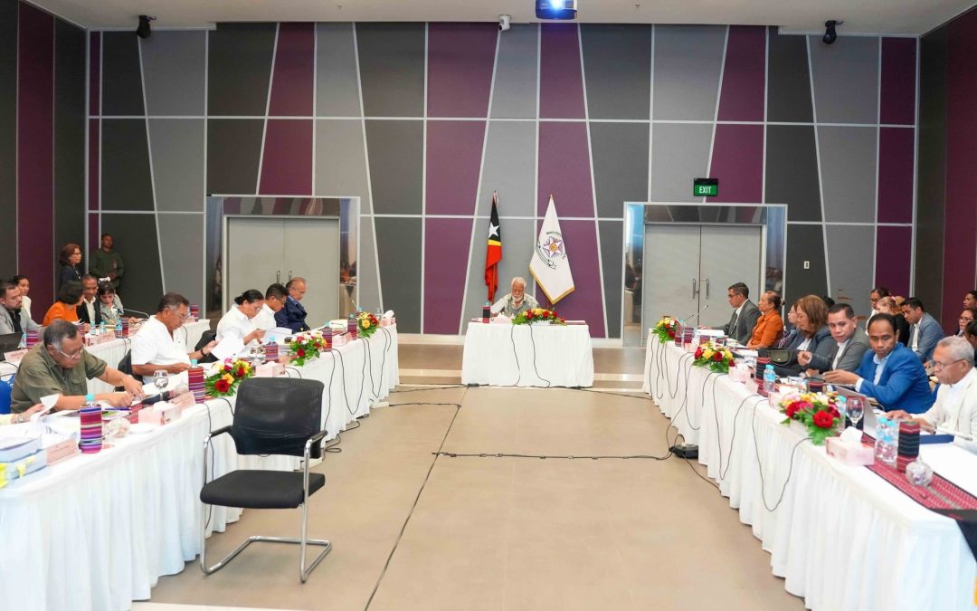 Ministro do Planeamento participa na Comissão de Revisão Orçamental de 2026